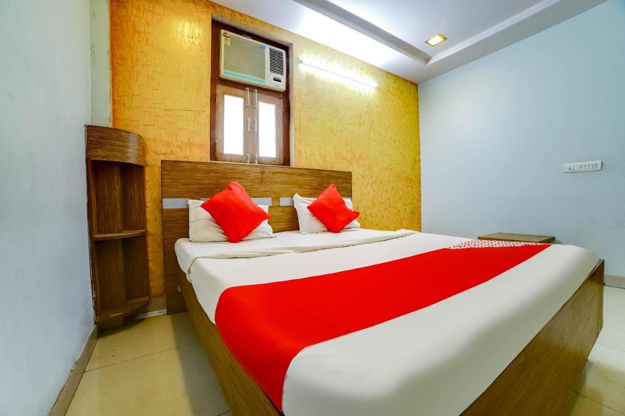 Hotel Oyo Chandrika Near Jama Masjid 3*
