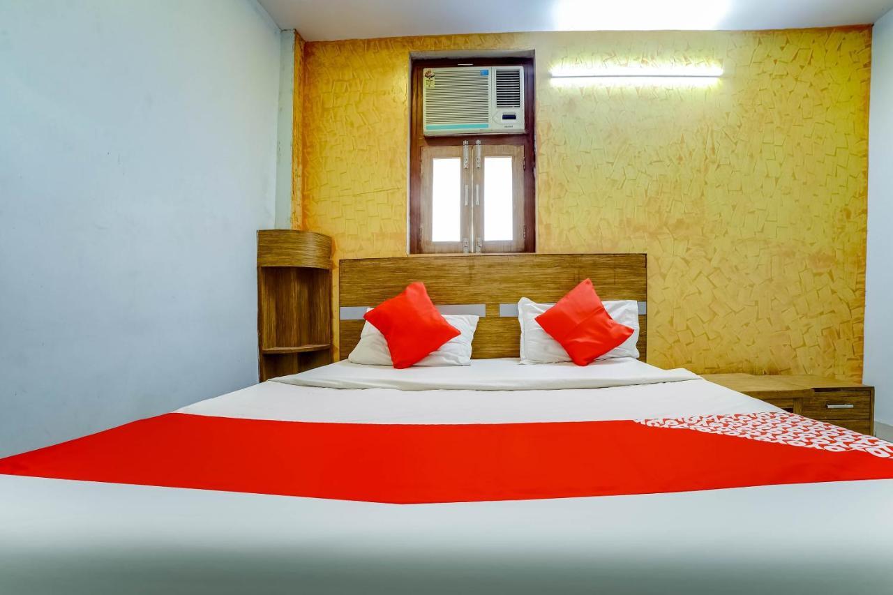 Hotel Oyo Chandrika Near Jama Masjid